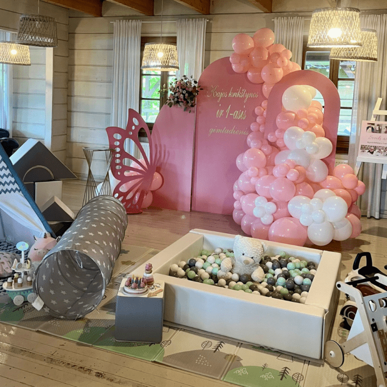 Vaikų švenčių planavimas – rožinė softplay aikštelė krikštynoms