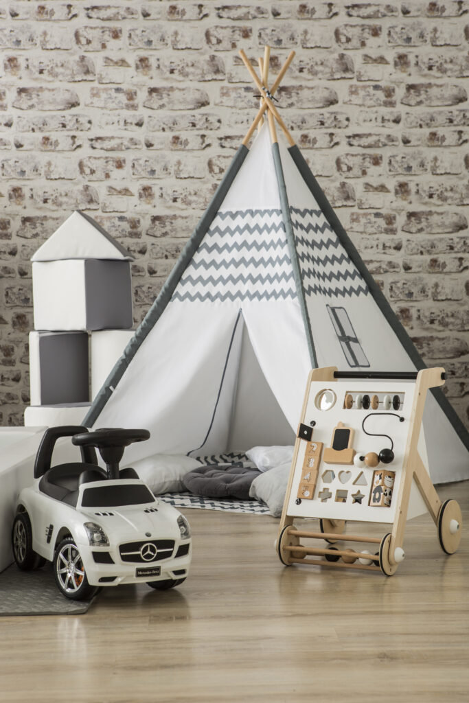 Neutralių spalvų Soft Play mobili žaidimų aikštelė – detalės