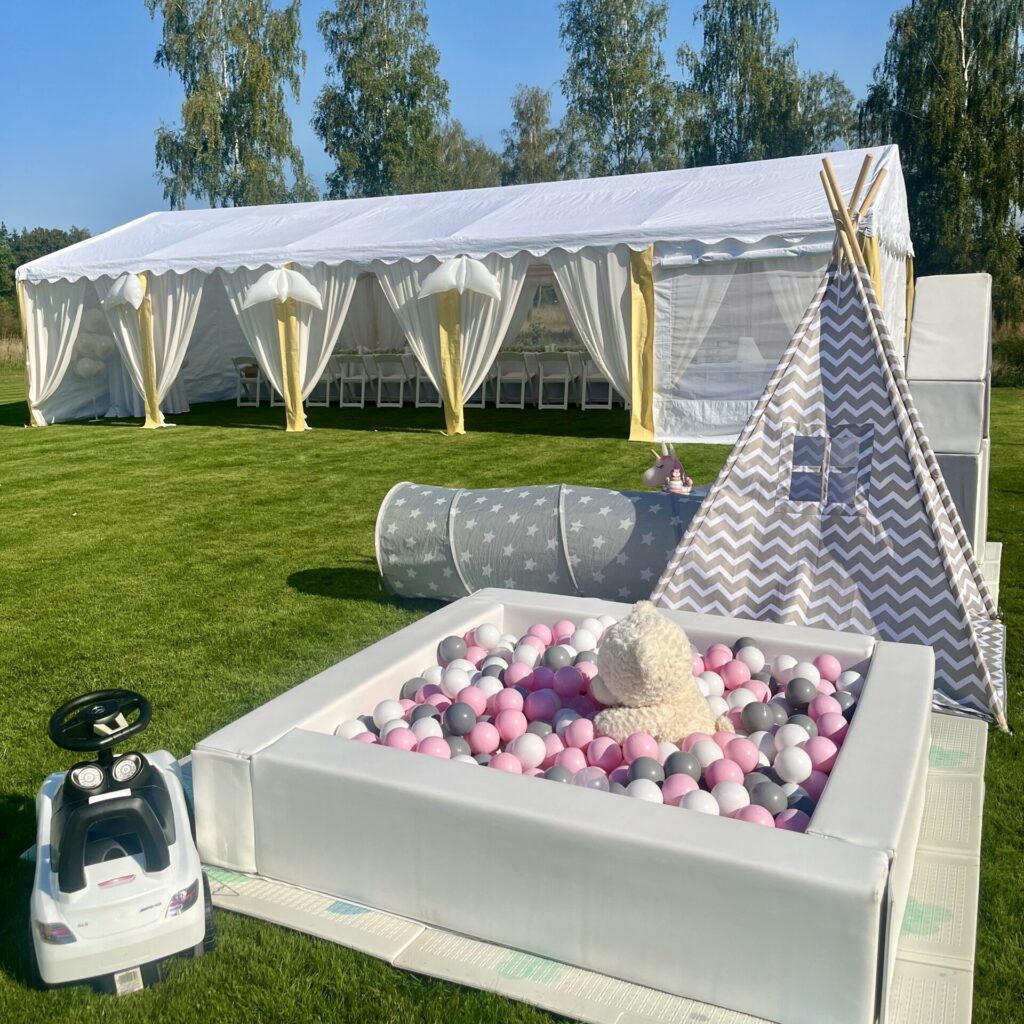 Mobili žaidimų aikštelė su rožiniu atspalviu – detalės