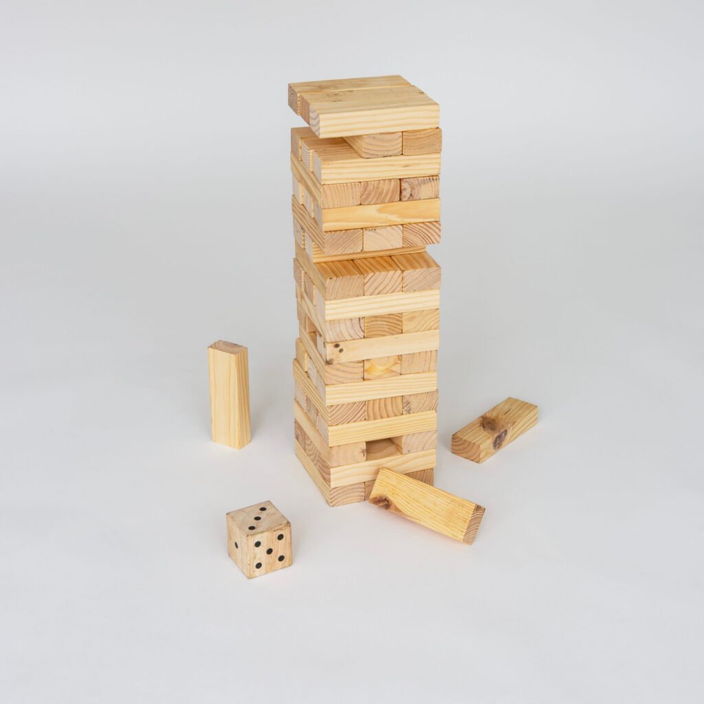 Medinių kaladėlių bokšto Jenga nuoma – nuotrauka iš šventės